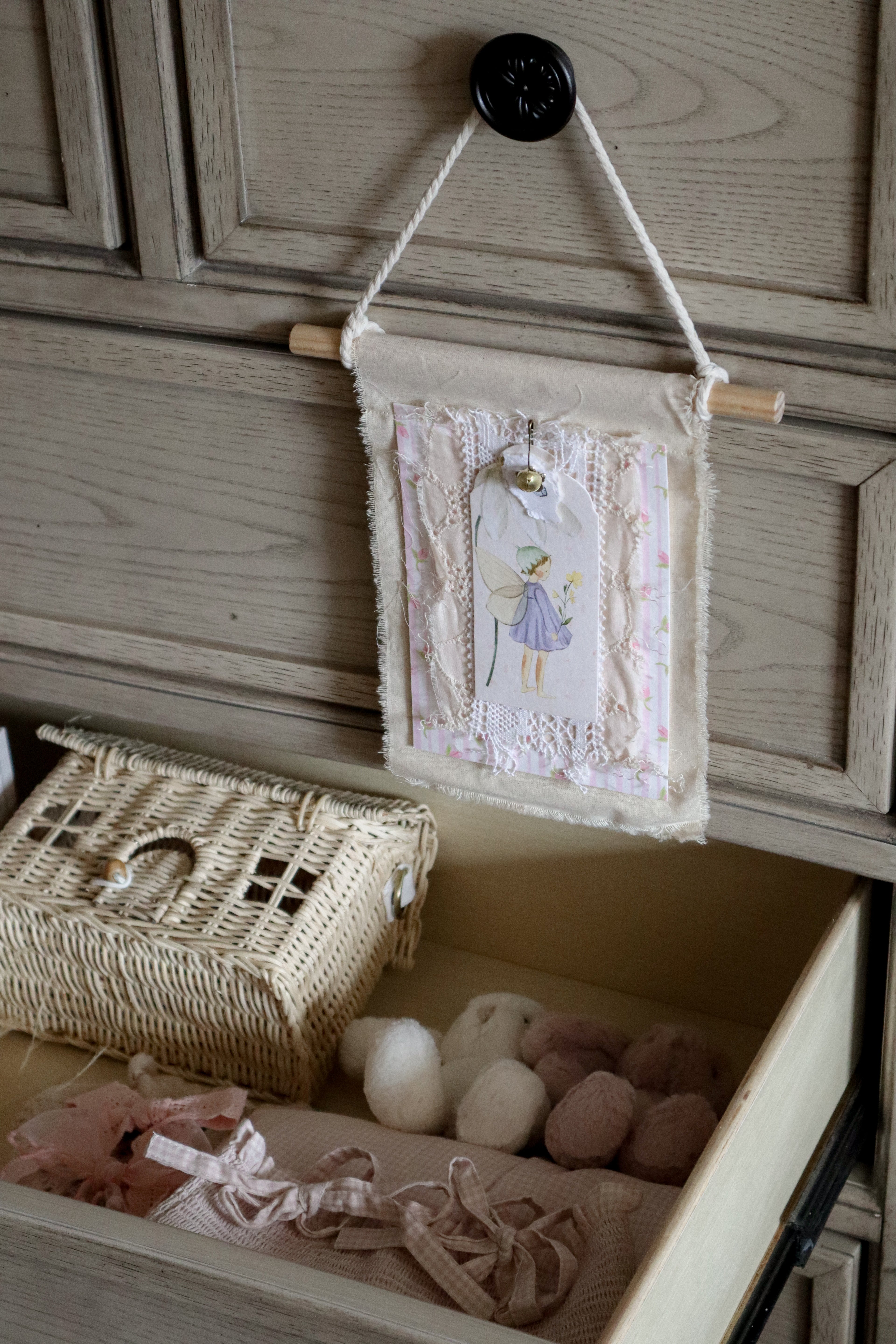 Layered Hanger | Custom Colours, Tags & Themes